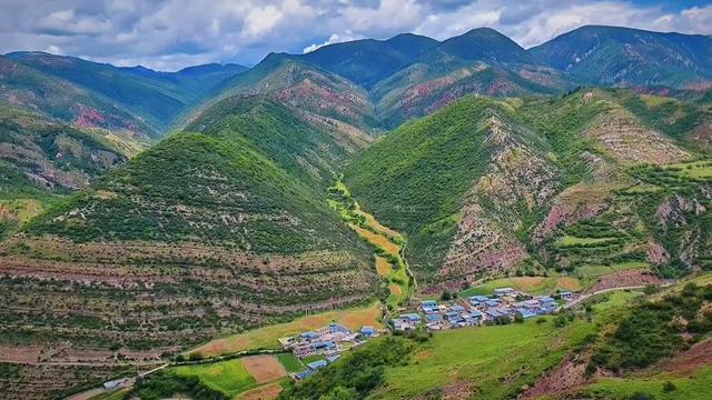 理塘县麦洼乡热鲁村