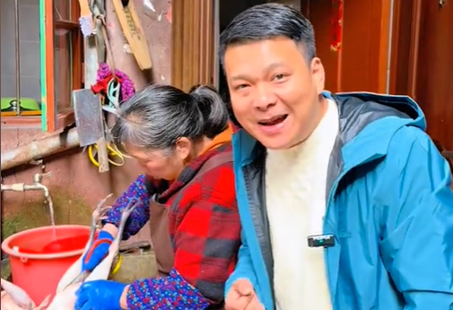江边村